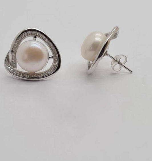 Triangle bling setting for pretty freshwater pearl